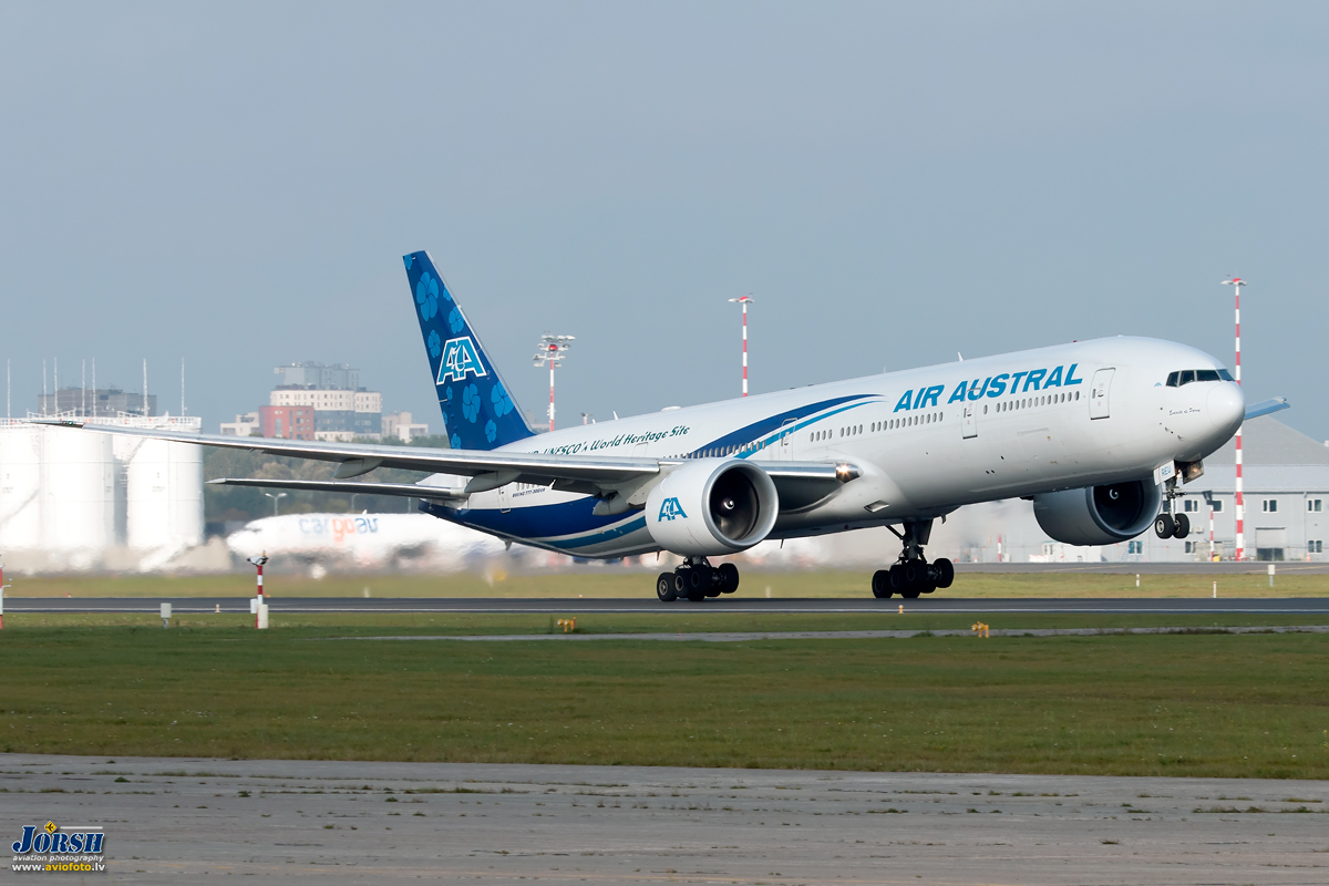 Air Austral — Boeing 777-39M/ER (F-OREU)